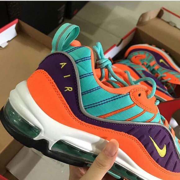 Athletic_Shoes